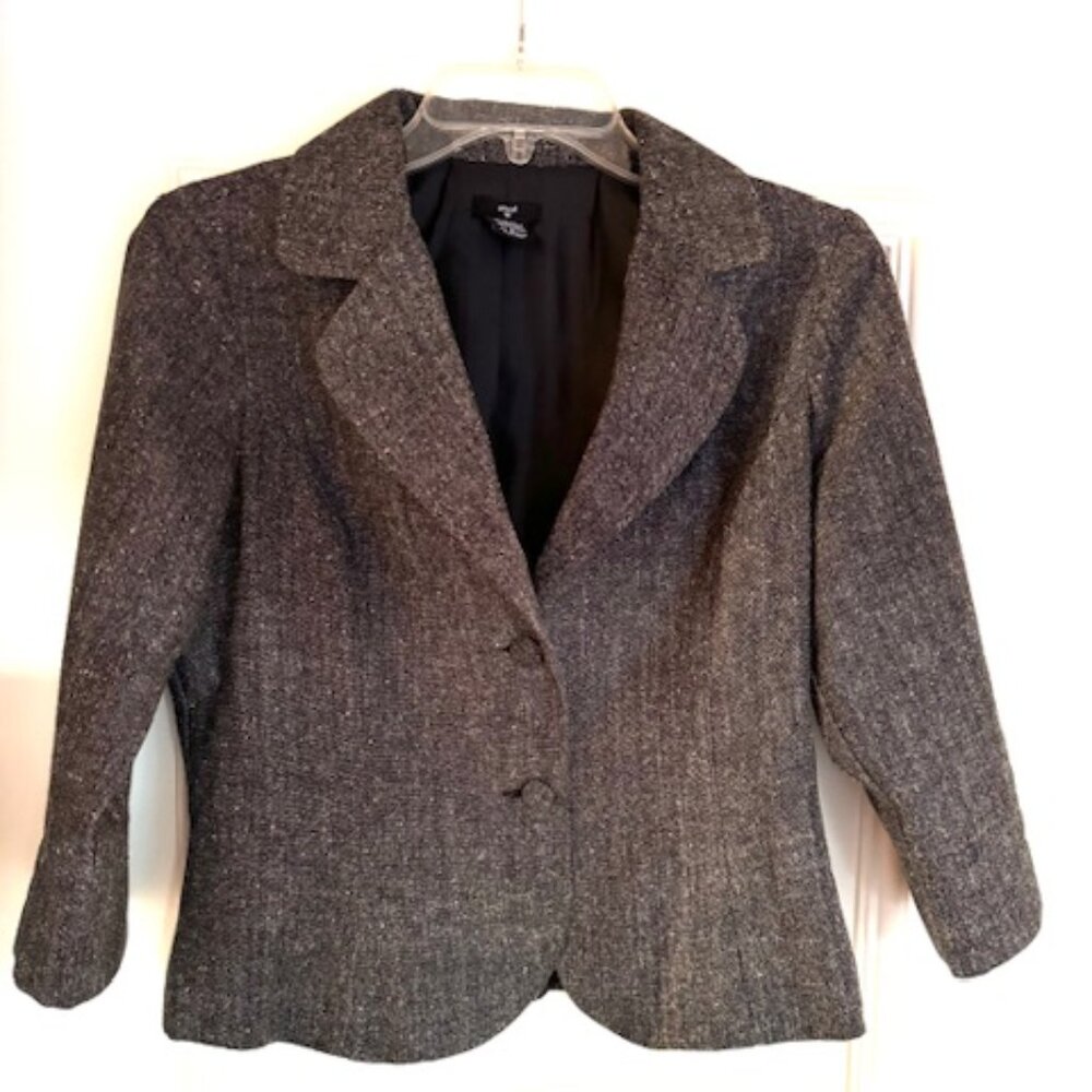 Gray three-quarter-sleeved tweed blazer